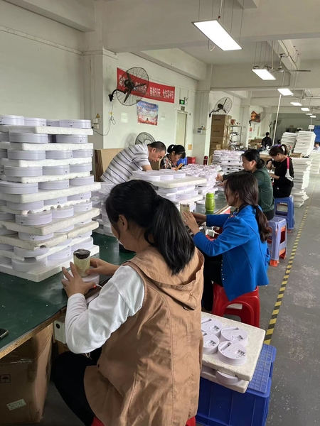 Shenzhen Xinrifeng Technology Co.,Ltd manufacturer production line